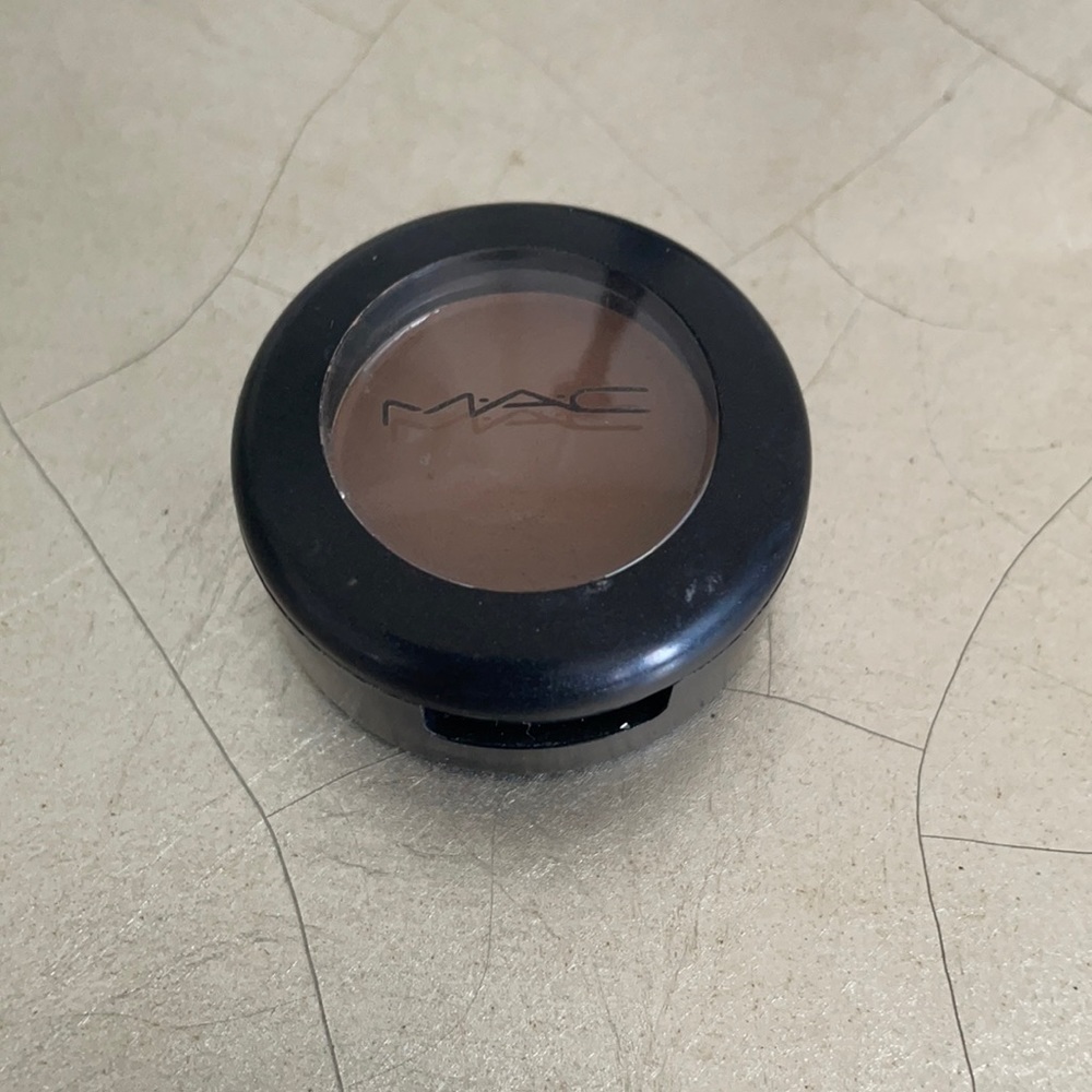 MAC eyeshadow in Cork